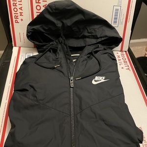 Nike Windbreaker, Size: Medium, Black